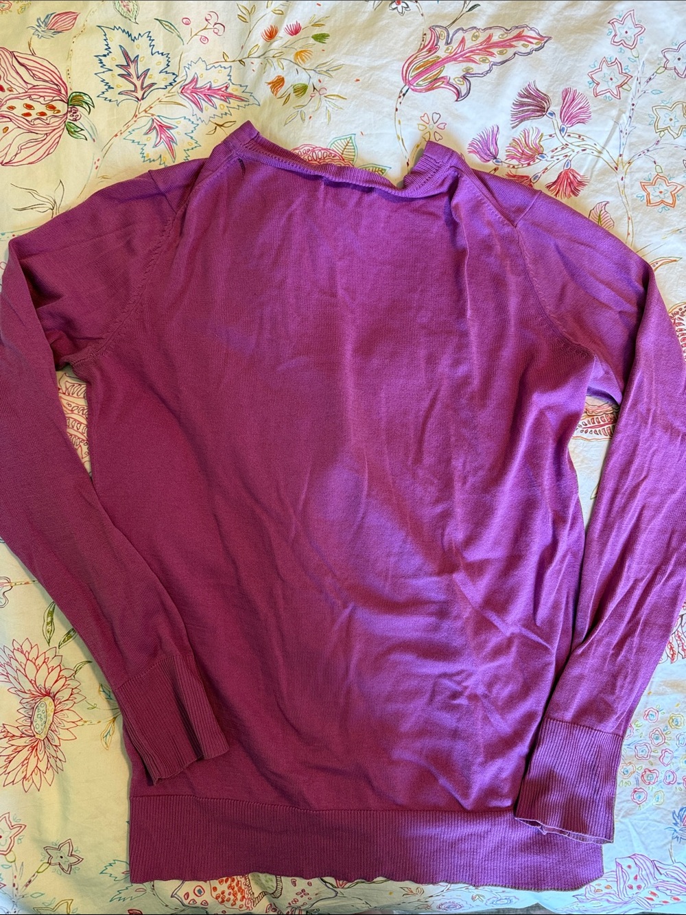 Vintage GAP Women's Raspberry Button-Front V-Neck Cardigan - Picture 6 of 7